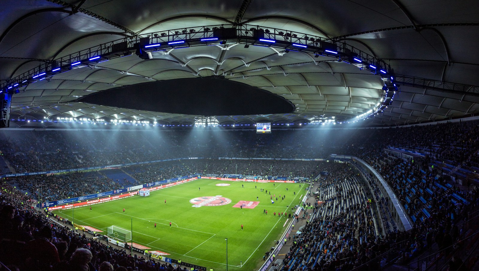 Champions League Round-up: PSG Edge Barcelona as Bayern Host Arsenal